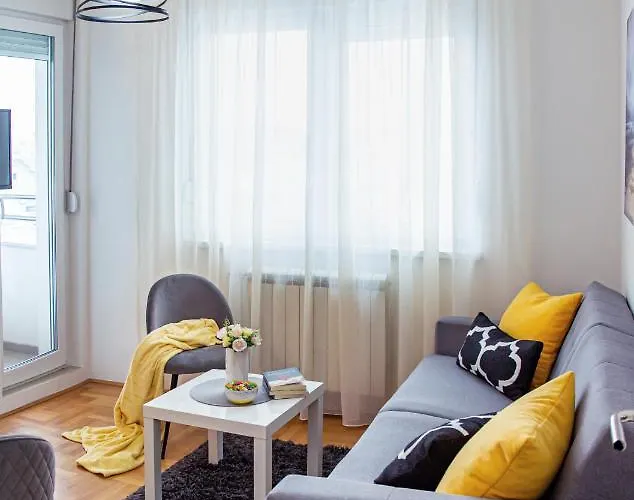 Mia * Σρέμσκα Μιτρόβιτσα