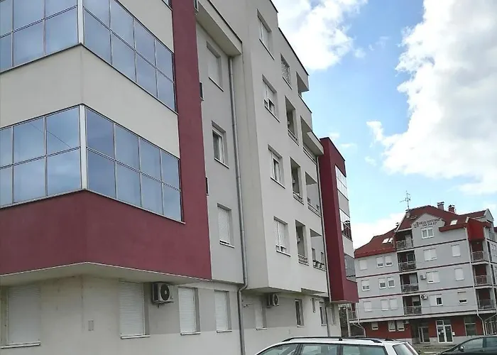 Mia * Σρέμσκα Μιτρόβιτσα